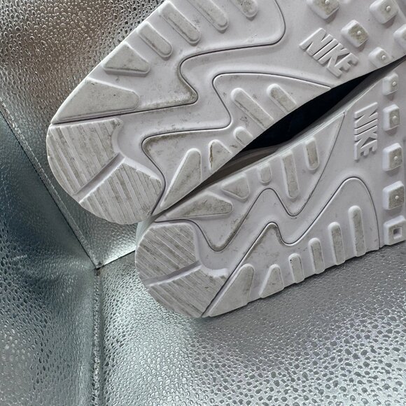 Size 8 Nike Air Max 90 Lucky Charm Womens Ash Green Athletic Sneaker DO2194-001 - Picture 11 of 11